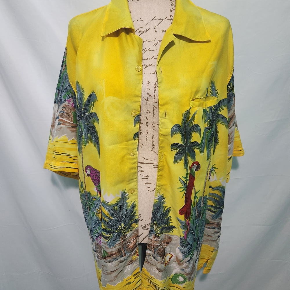 Pacific & Co. Yellow Tropical Parrot Button Up Shirt. Short Sleeve. Size XL.